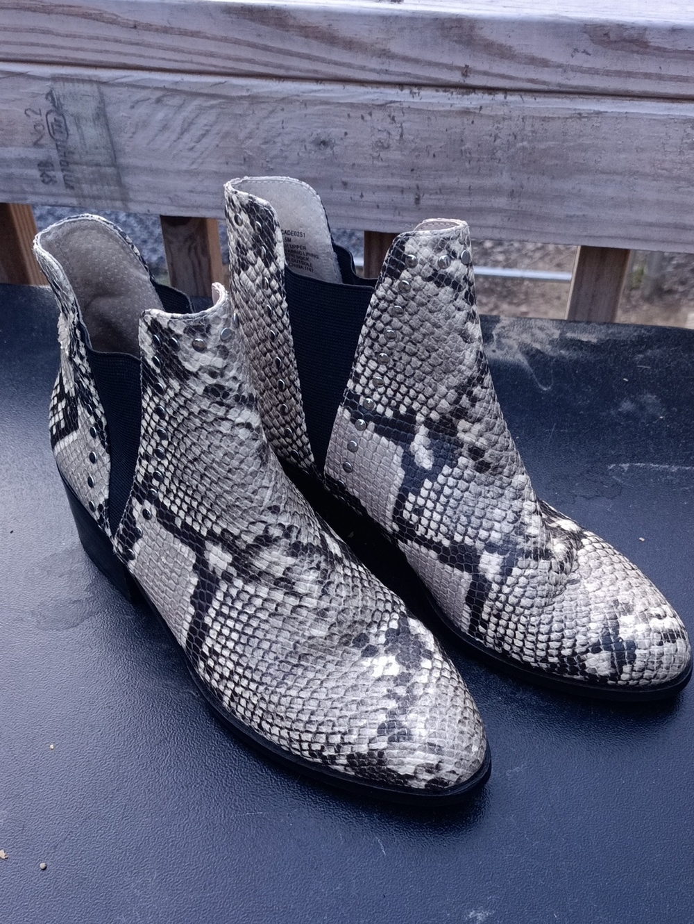 Steve Madden Croc Embossed  Leather Boots Size 7.5